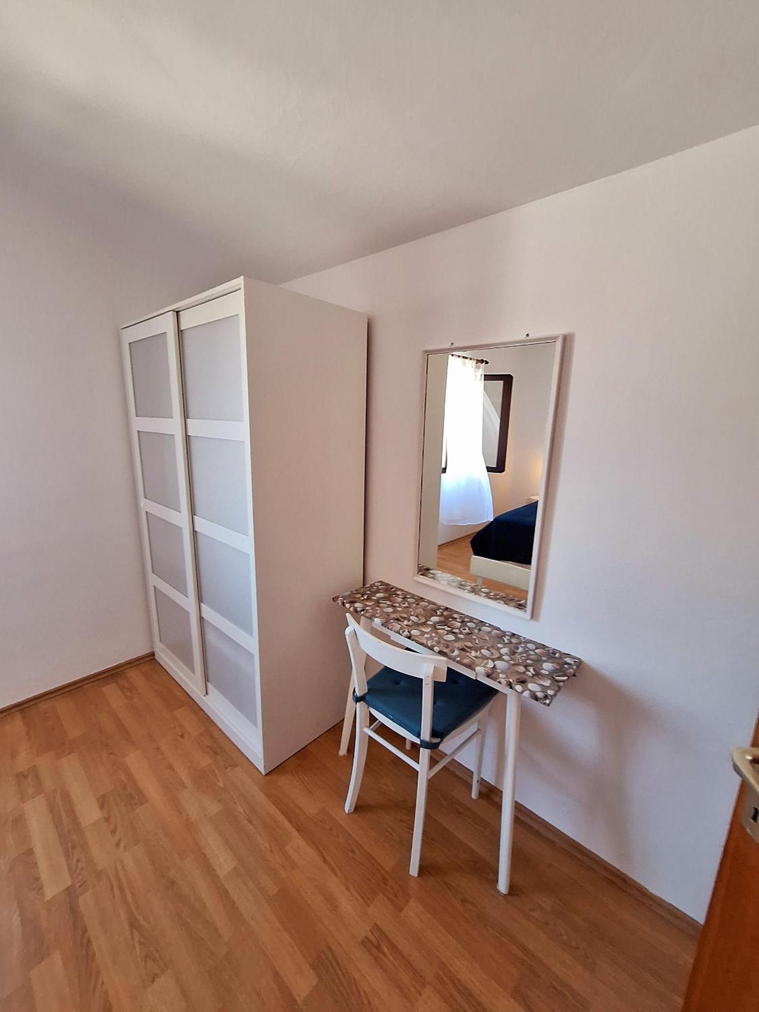 Apartments With A Parking Space Vodice - 7604 Rom bilde